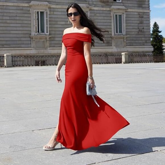 red bodycon dress with split Dallas Side Slit Dress (Red) – Shop Israella main image 0